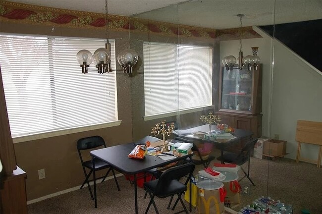 Building Photo - 9815 Walnut St