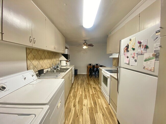 Building Photo - PRE LEASING NOW - AVAILABLE 8/1