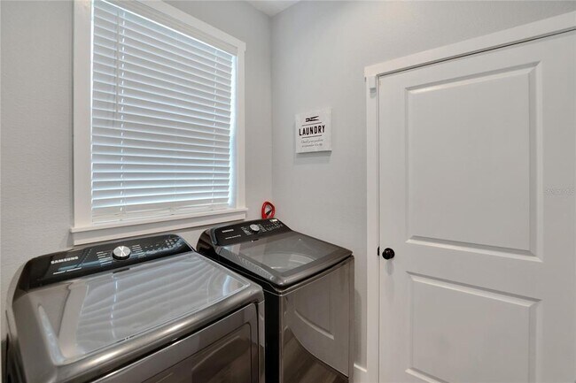 Building Photo - 3002 E 38th Ave