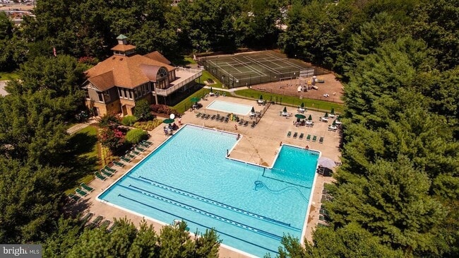 Building Photo - 2035 Astilbe Way