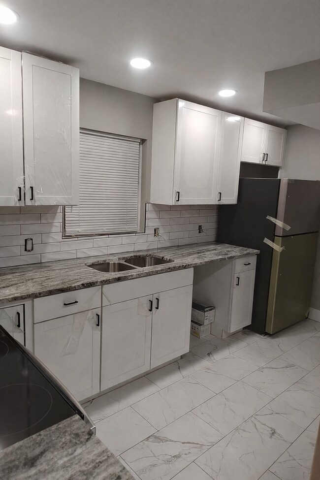 Building Photo - 928 S 18th St