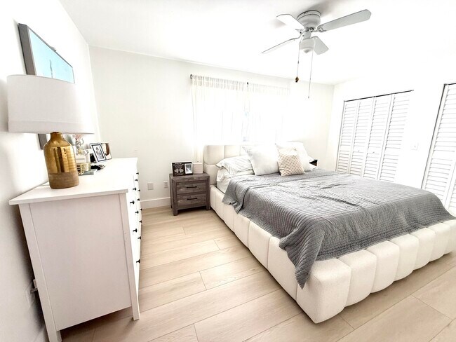 Building Photo - 232 Wellesley Dr