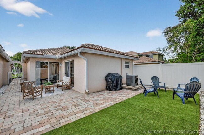 Building Photo - 3387 Commodore Ct