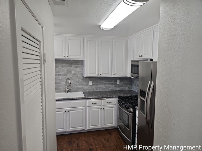 Building Photo - Spacious Two-Story Condo