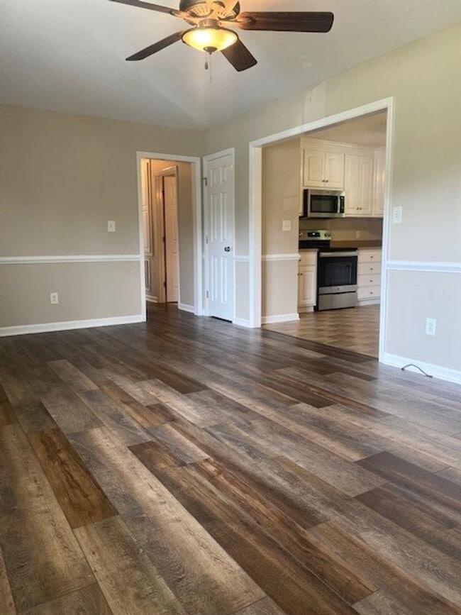 Building Photo - 211 Koufax Dr