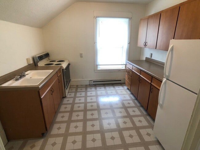 Building Photo - Darin Johnson Triplex