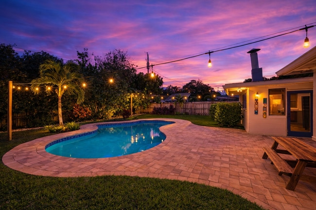 Building Photo - 3218 Carnine Dr