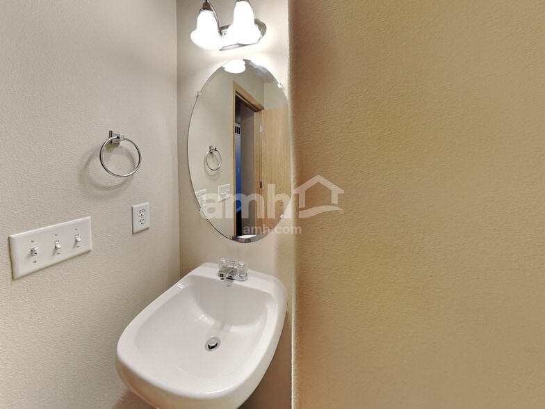 Building Photo - 37828 Hamilton Ridge Dr