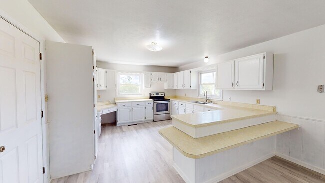 Building Photo - 3 bed/2 bath in country- Plymouth Schools