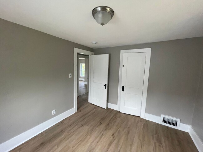 Building Photo - SECTION 8 & EDEN Accepted!! Newly Renovate...