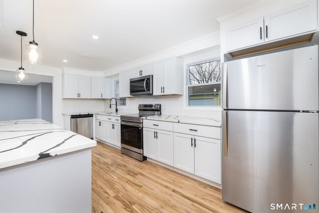 Building Photo - 555 Graham Rd