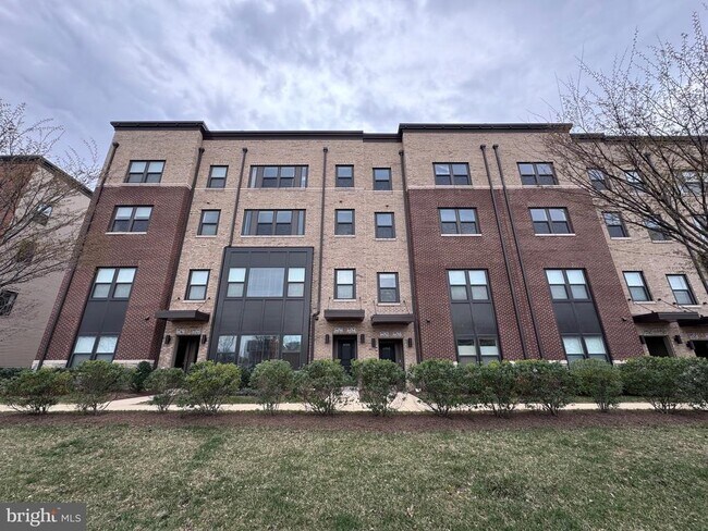 Primary Photo - 44764 Tiverton Sq