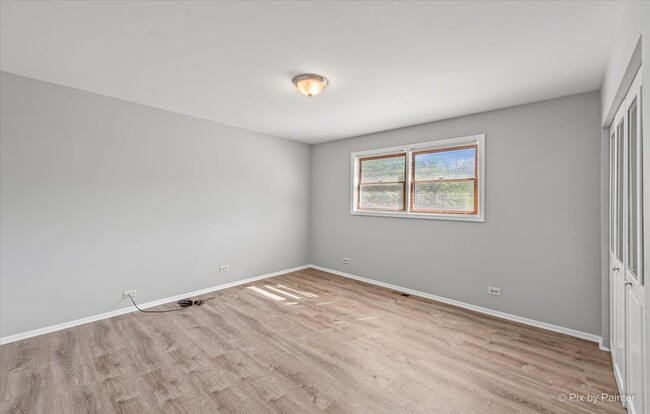 Building Photo - 544 N Hainesville Rd