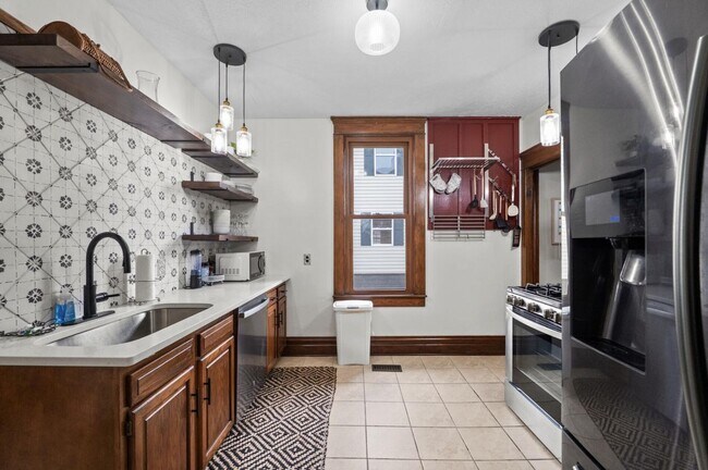 Building Photo - 2929 Newman St