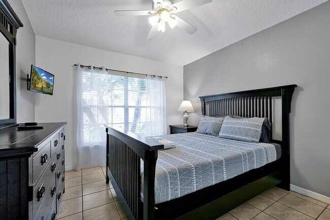 Building Photo - 112 Paloma Dr