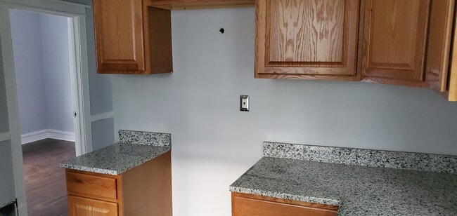 Building Photo - 10520 S Perry Ave