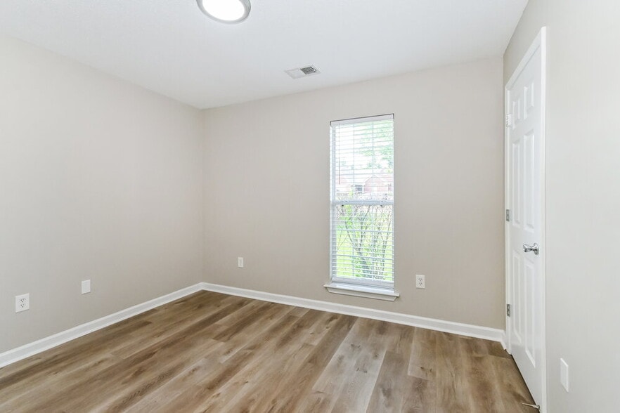 Building Photo - 1540 Madison Cove W