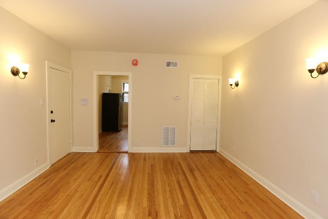 Building Photo - 4043.5 N Ashland Ave