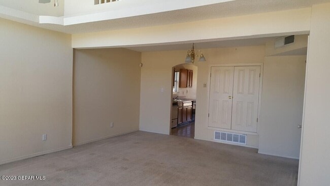 Building Photo - 10340 Valle Suave Dr