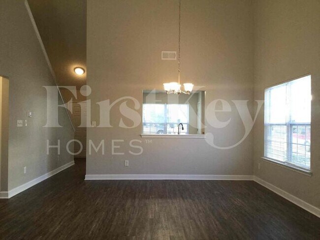 Building Photo - 1401 Clooney Ln