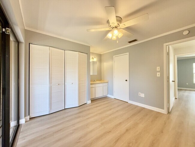 Building Photo - 817 Fairwood Forest Dr