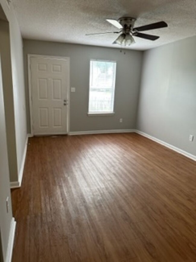 Building Photo - Single-Level Townhouse with Fenced Backyard