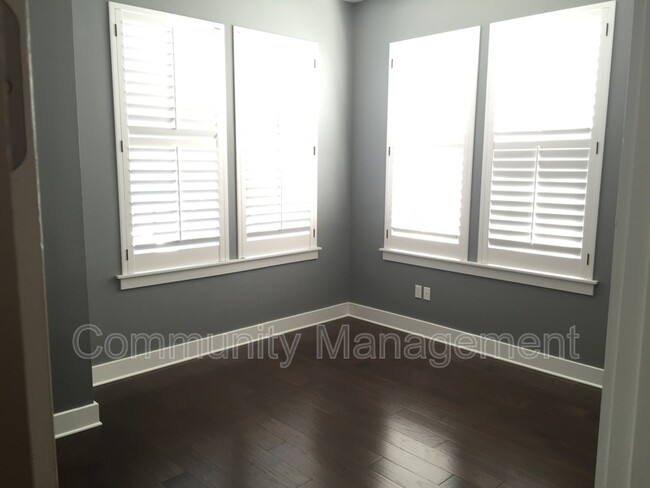 Building Photo - 333 E Boyd Dr