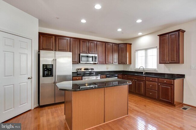 Building Photo - 6721 Caleb Dorsey Square