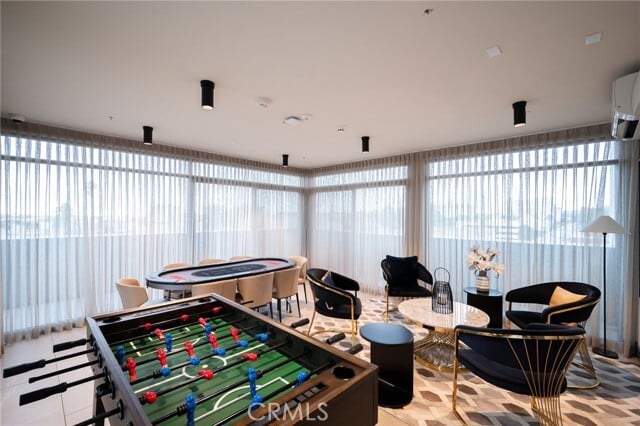 Building Photo - 709 E Walnut St