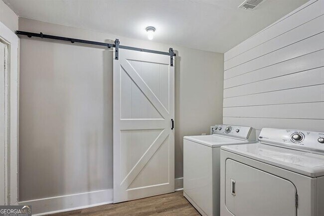 Building Photo - 184 Dahlia Ave NW