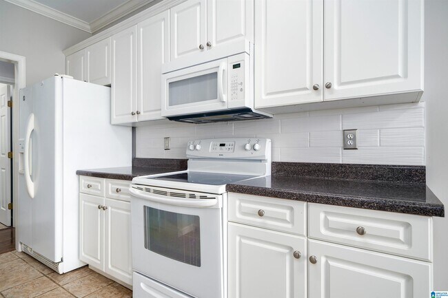 Building Photo - 800 Waterford Cir