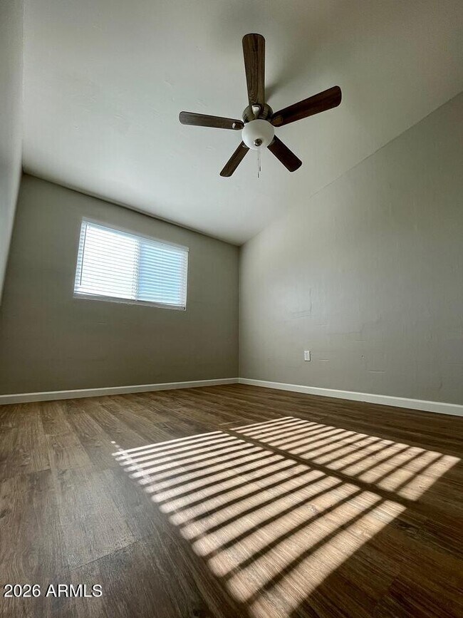 Building Photo - 2012 E Howe Ave