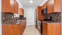 Building Photo - 630 SW 28th Dr