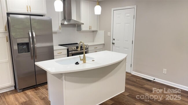Building Photo - 2700 Ravencroft Dr