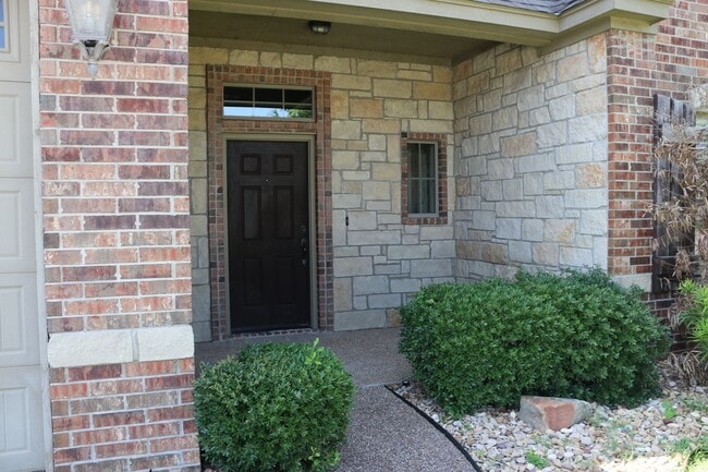 Building Photo - 3116 Stallion Dr