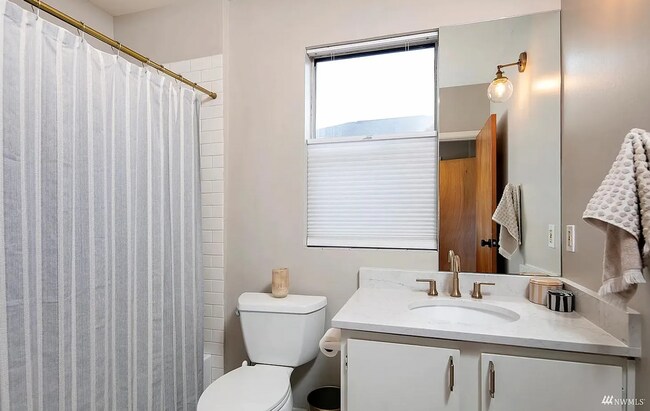 Building Photo - 2606 E Madison St