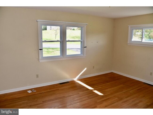 Building Photo - 911 Grings Hill Rd