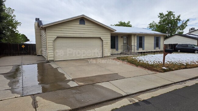 Building Photo - 1044 Maple Dr