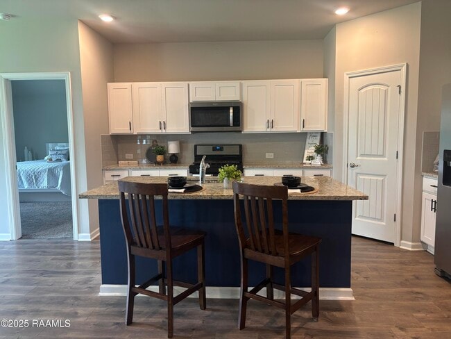 Building Photo - 205 Acadian Lk Dr