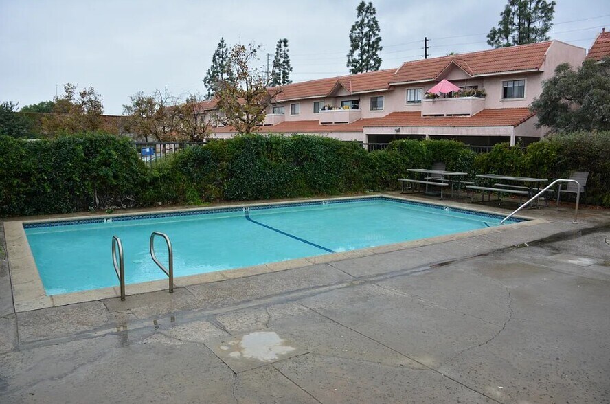 Building Photo - 10943 Laurel Canyon Blvd