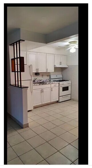 Building Photo - 10466 Betty Ct