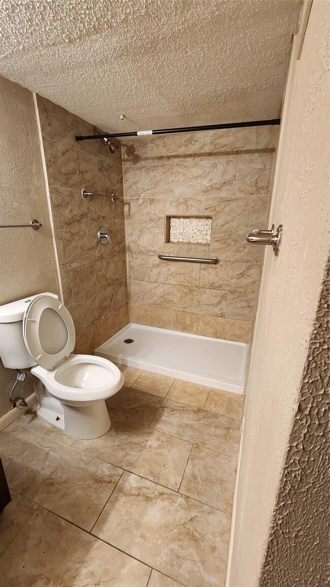 Building Photo - 2818 S Bartell Dr