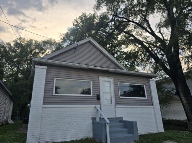 Primary Photo - 1307 S Blaine St