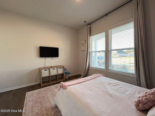 Building Photo - 742 Carnegie court