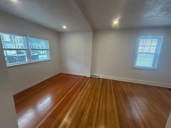 Building Photo - 46 Lawn Ave