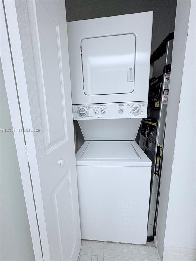 Building Photo - 1300 SW 125th Ave