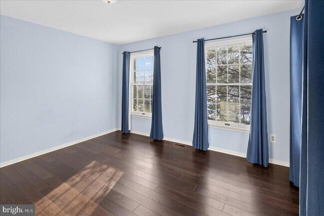 Building Photo - 7 Redwood Ct