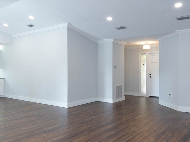 Building Photo - Country-Style Sarasota Living on a Full Acre - Pool Home with Oversized Workshop — Move-In Ready Now