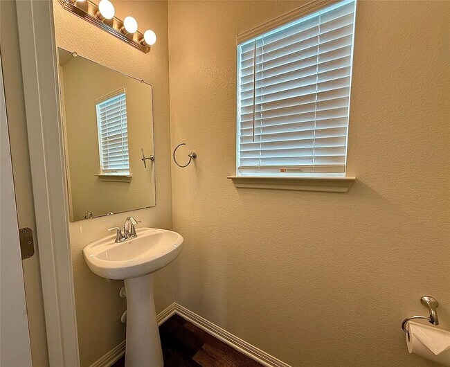Building Photo - 4709 Giordano Dr