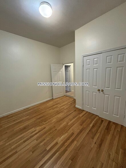 Building Photo - 1460 Tremont St